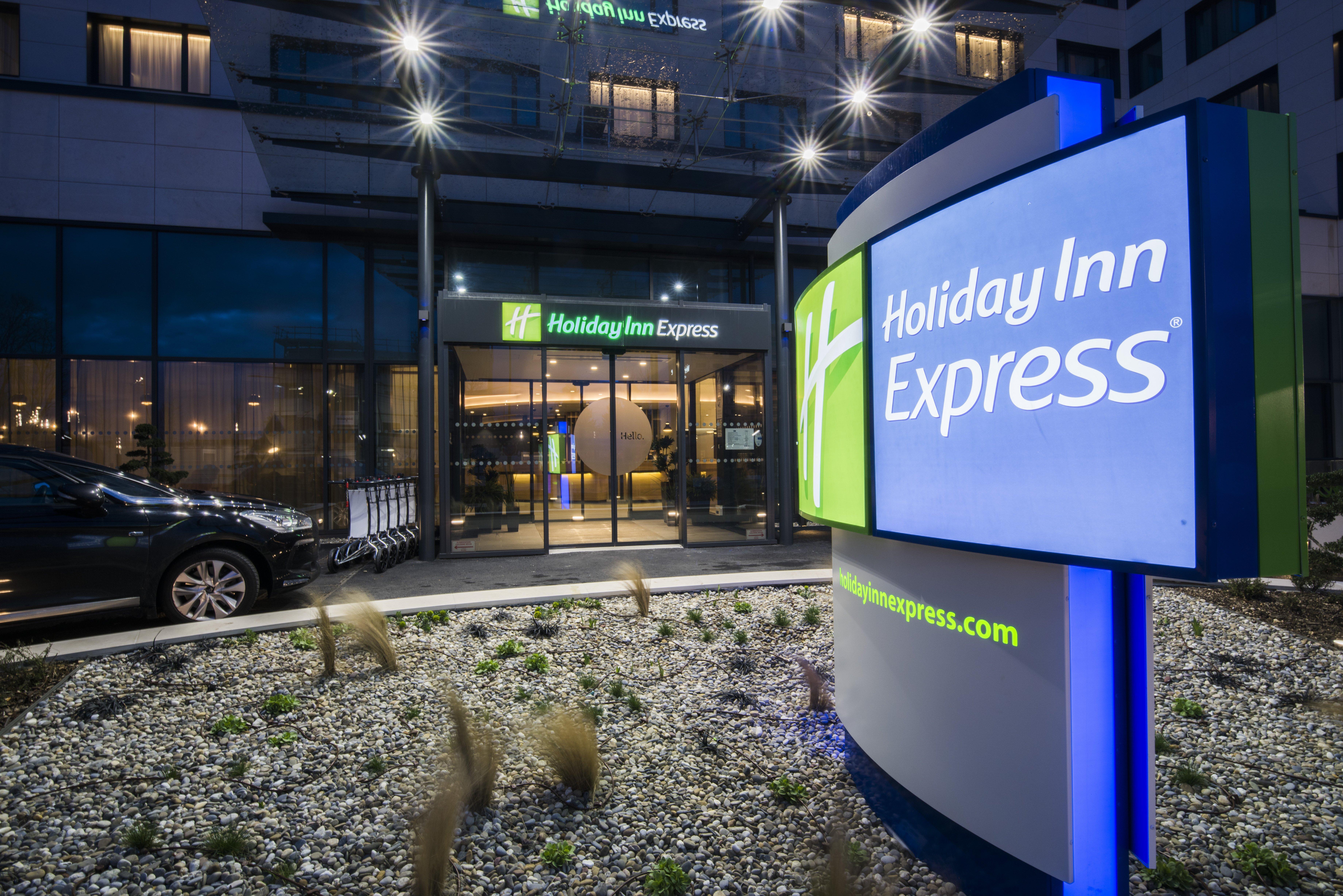 Holiday Inn Express - Paris - Cdg Airport, An Ihg Hotel Roissy-en-France Bagian luar foto